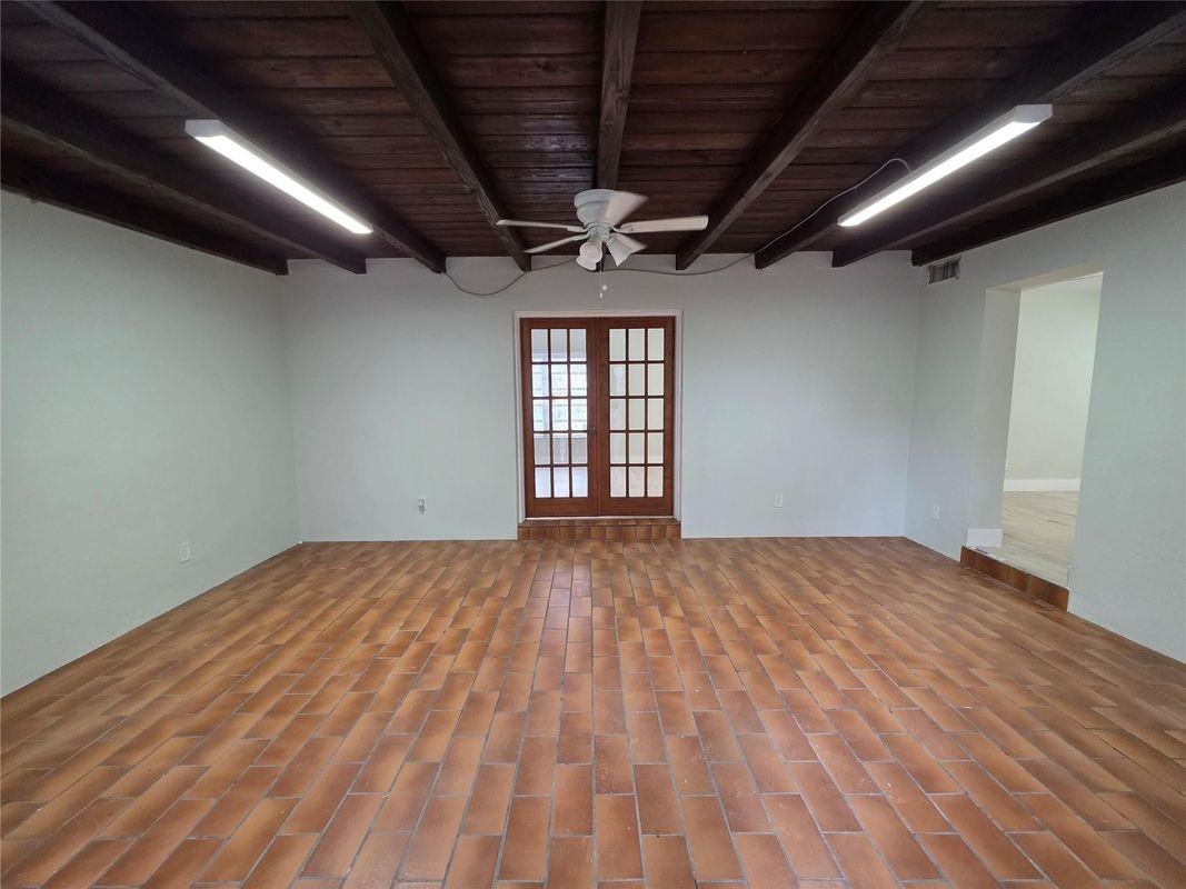 1739 Jackson St - Photo 2 of 12