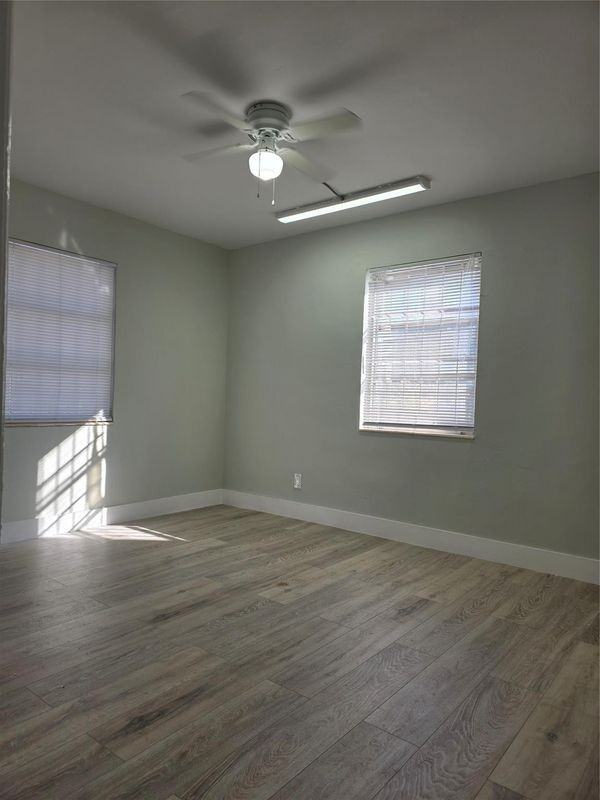 1739 Jackson St - Photo 3 of 12