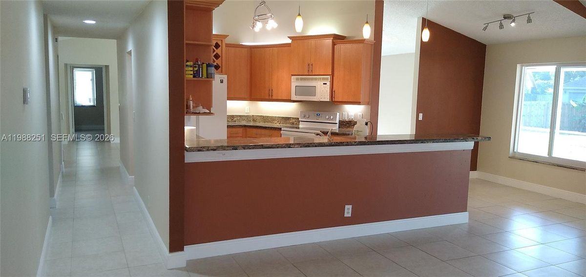 15013 Sw 10th St - Photo 3 of 9