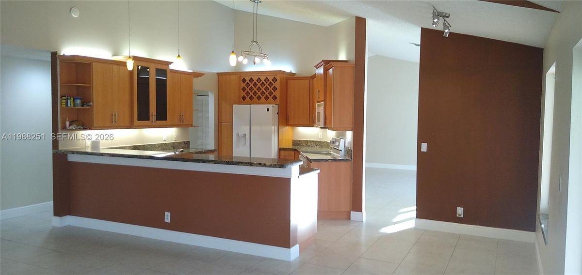 15013 Sw 10th St - Photo 4 of 9