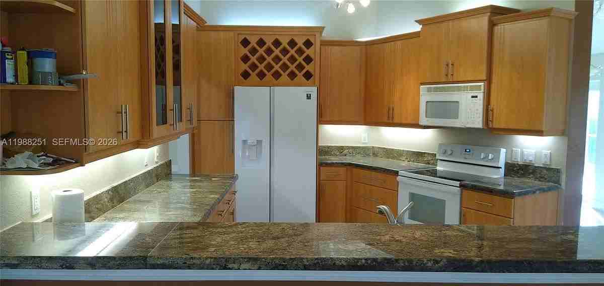 15013 Sw 10th St - Photo 5 of 9