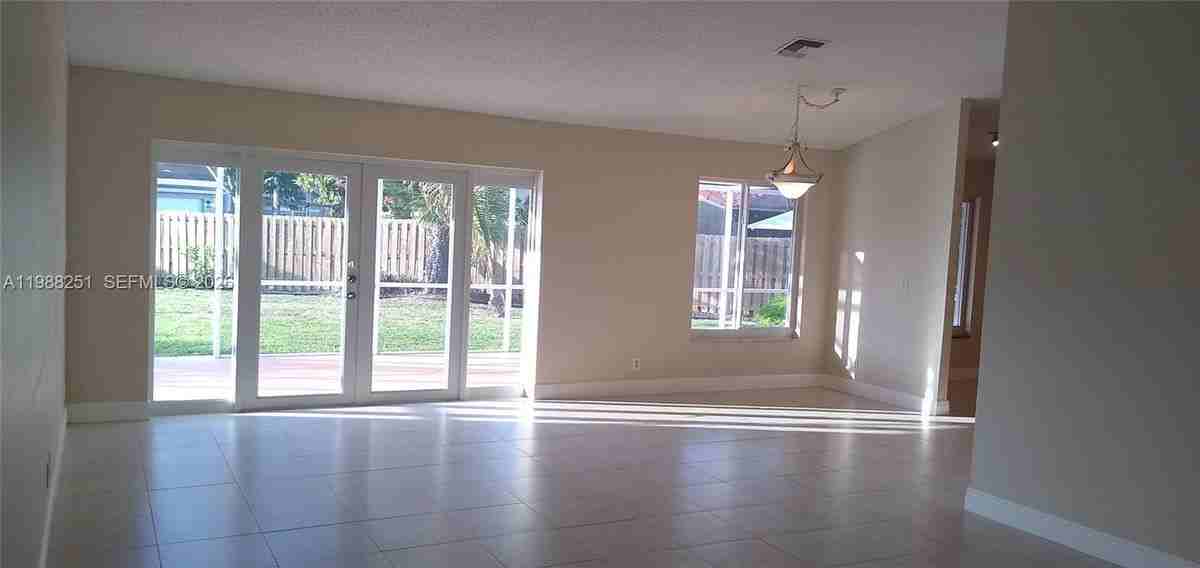 15013 Sw 10th St - Photo 6 of 9