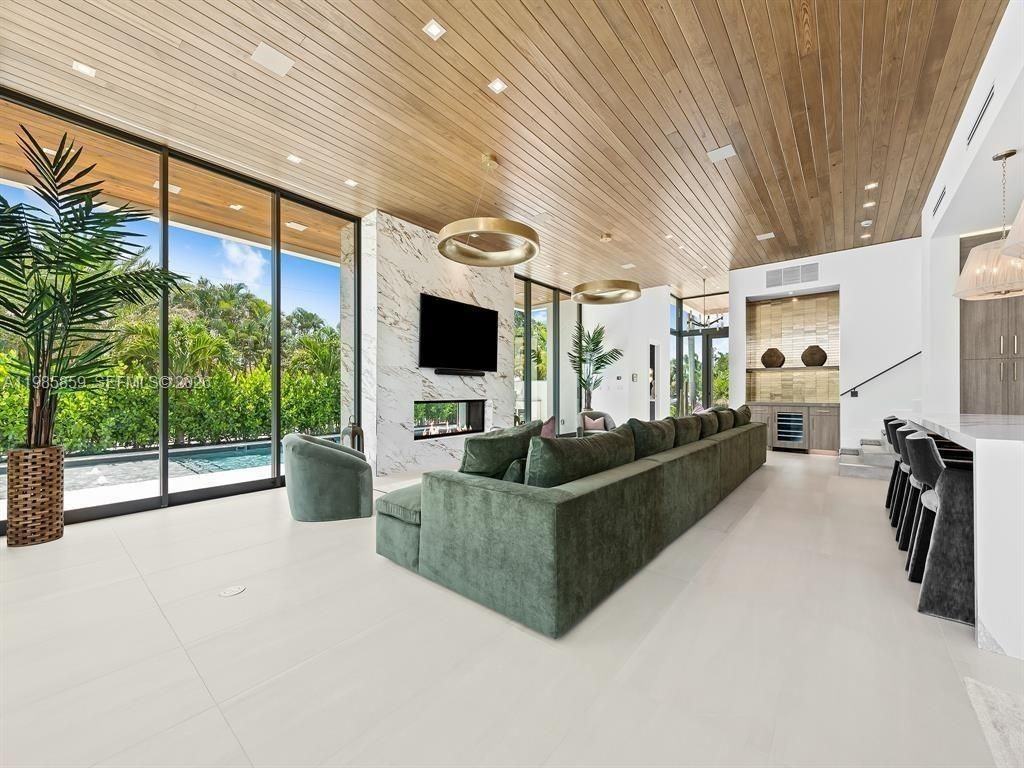 2657 Ne 34th St - Photo 5 of 11