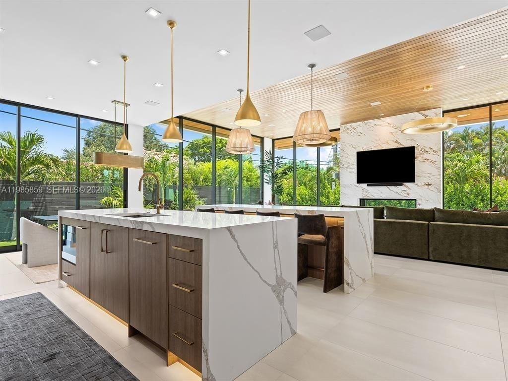 2657 Ne 34th St - Photo 7 of 11