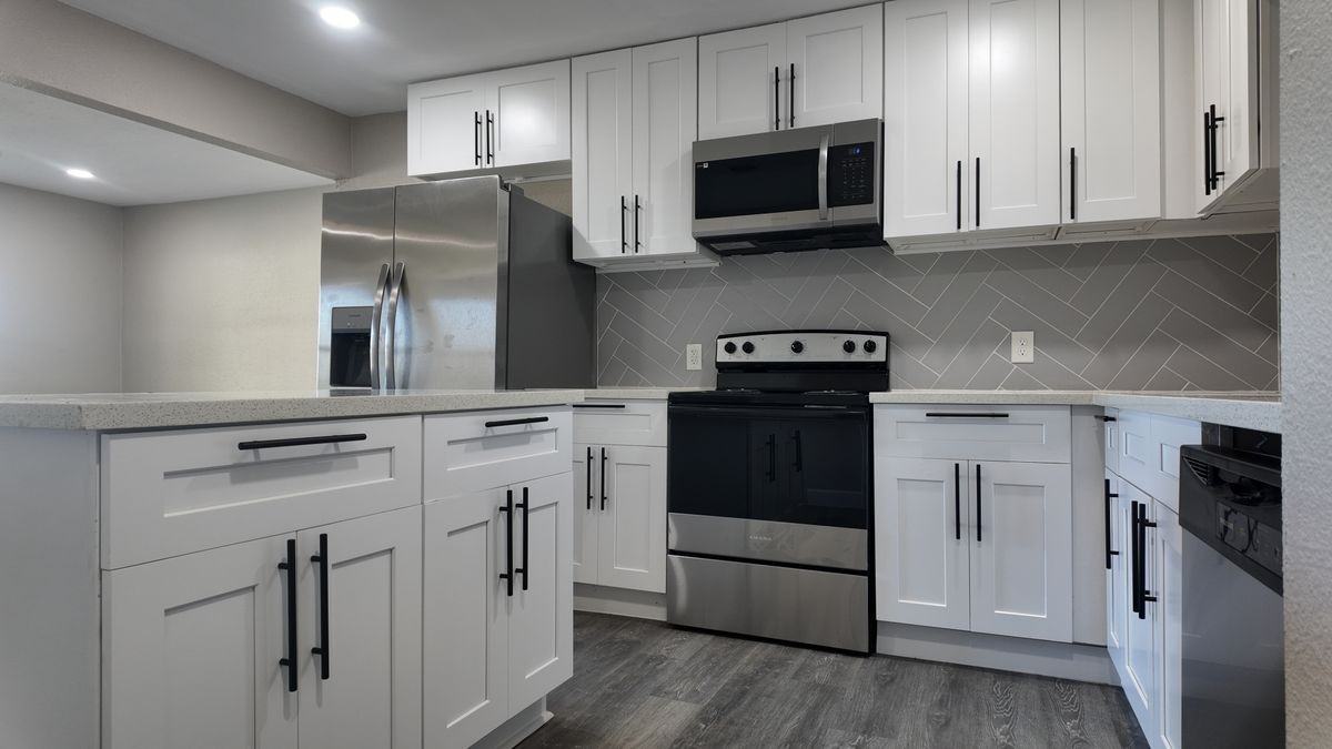 917 Temple Dr - Photo 2 of 3