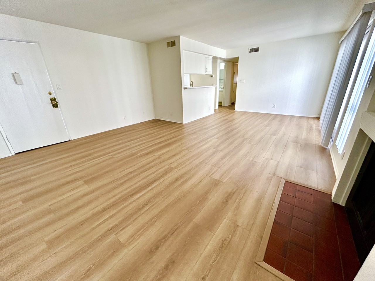 4319 Whitsett Ave - Photo 5 of 15