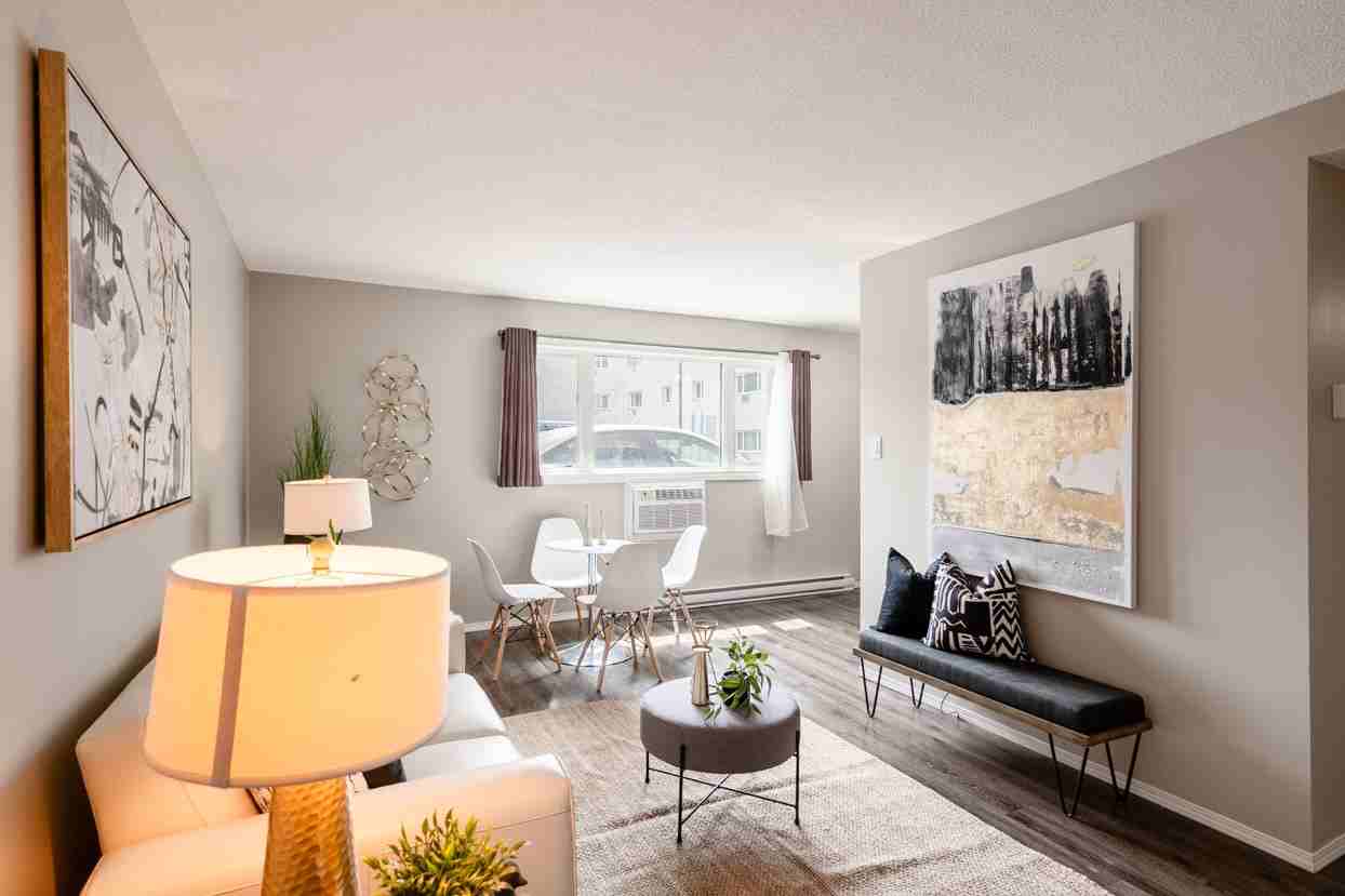 291 St. Anne's Road - Photo 5 of 32