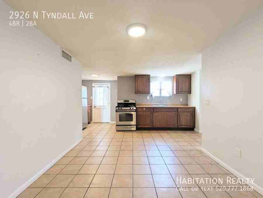 2926 N Tyndall Ave #1 - Photo 3 of 20