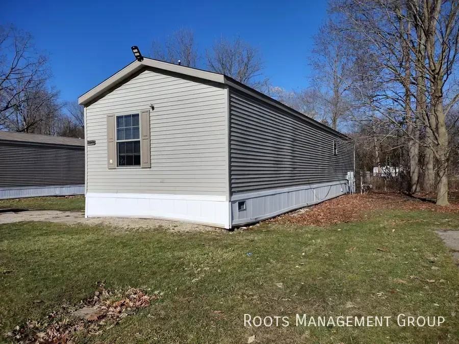 2321 Fredonia Ave - Photo 2 of 10