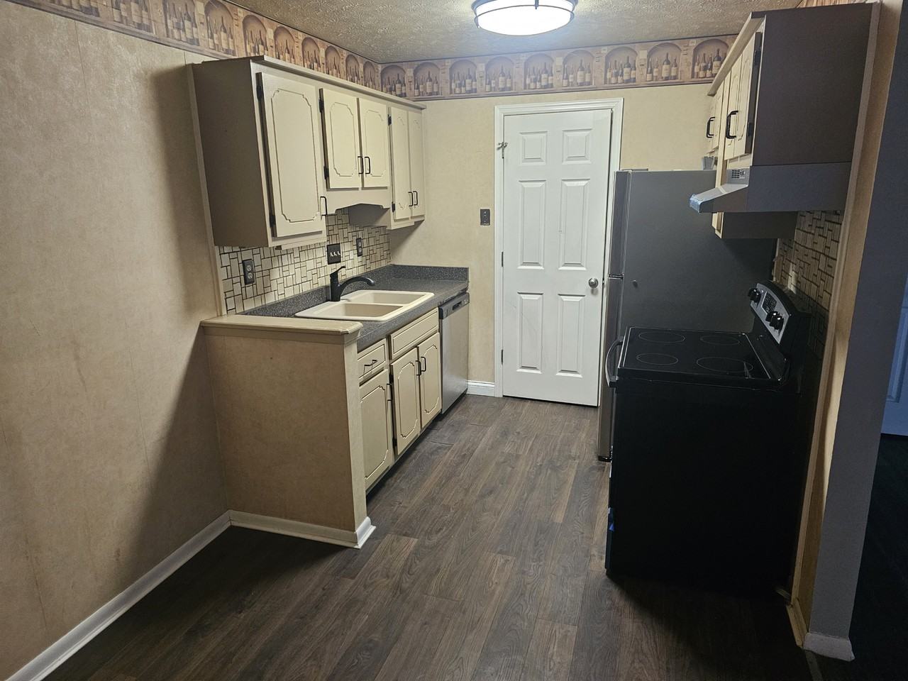 713 Gordon Smith Blvd #3 - Photo 5 of 10