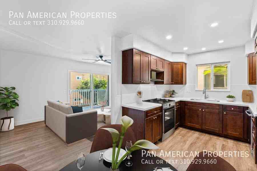975 Laguna Dr #10 - Photo 3 of 21