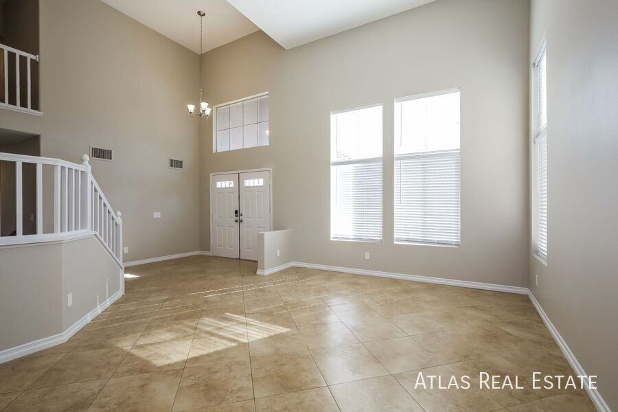 1030 Moorpoint Dr - Photo 2 of 17