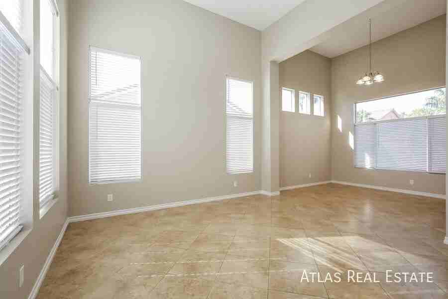 1030 Moorpoint Dr - Photo 3 of 17