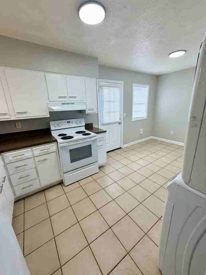 104 Dale Ave #1 - Photo 2 of 11