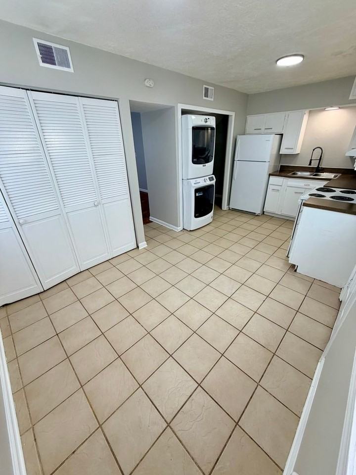 104 Dale Ave #1 - Photo 3 of 11