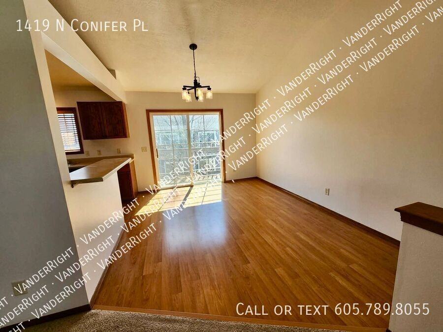 1419 N Conifer Pl - Photo 7 of 17