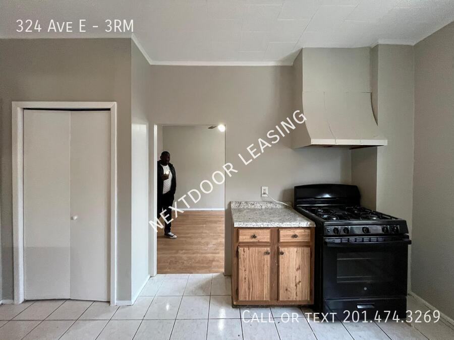 324 Avenue E #3RM - Photo 3 of 9