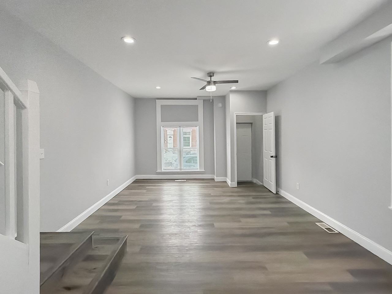 733 N Linwood Ave - Photo 3 of 25