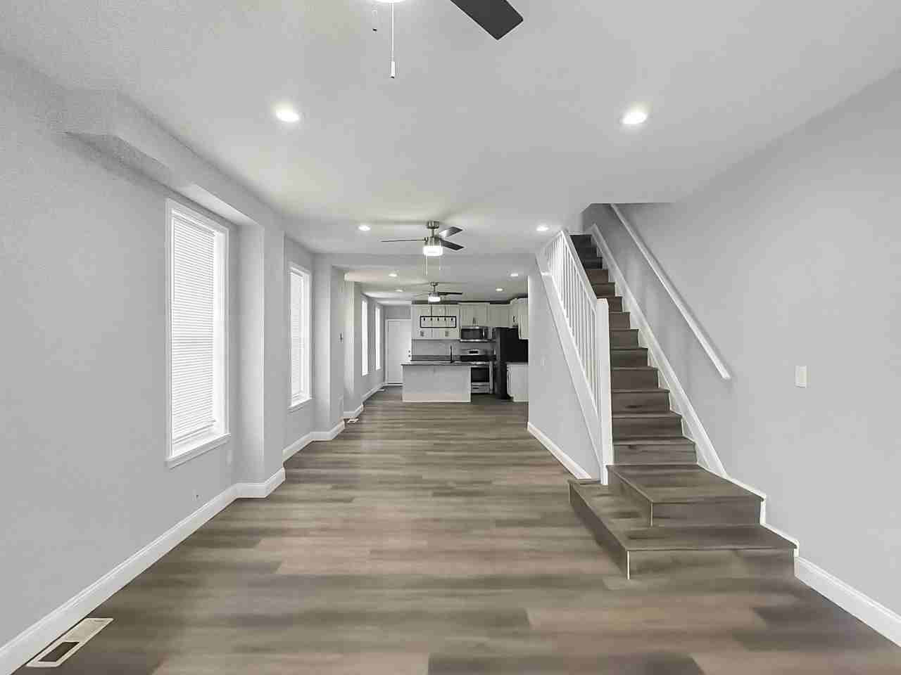 733 N Linwood Ave - Photo 4 of 25