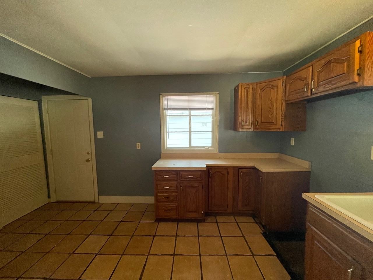 1001 E Voorhees St #W - Photo 3 of 16