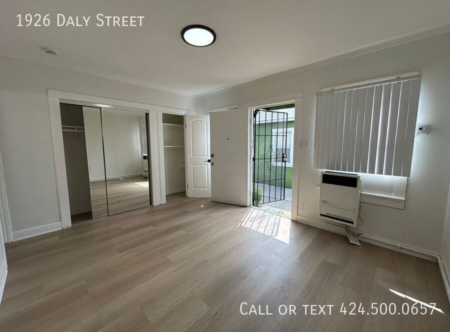 1926 Daly St - Photo 5 of 6