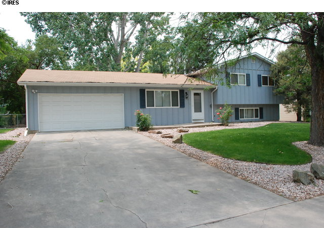 1305 Briarwood Rd - Photo 2 of 10