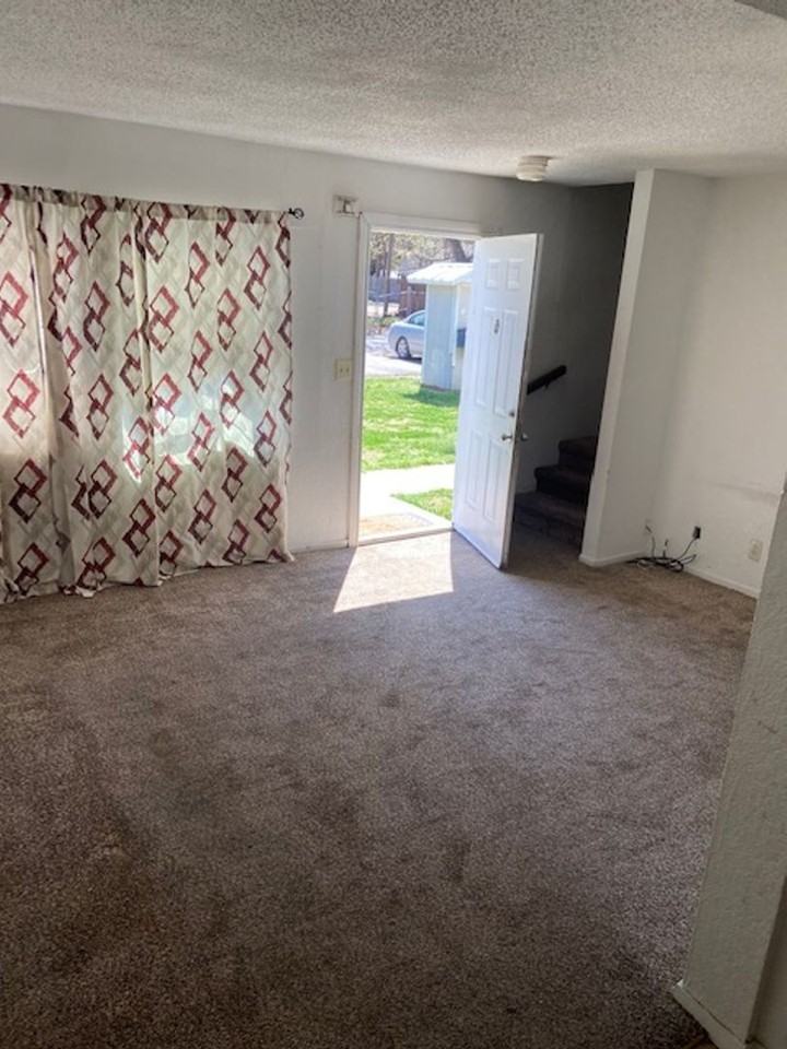 Apartments! - Photo 7 of 9