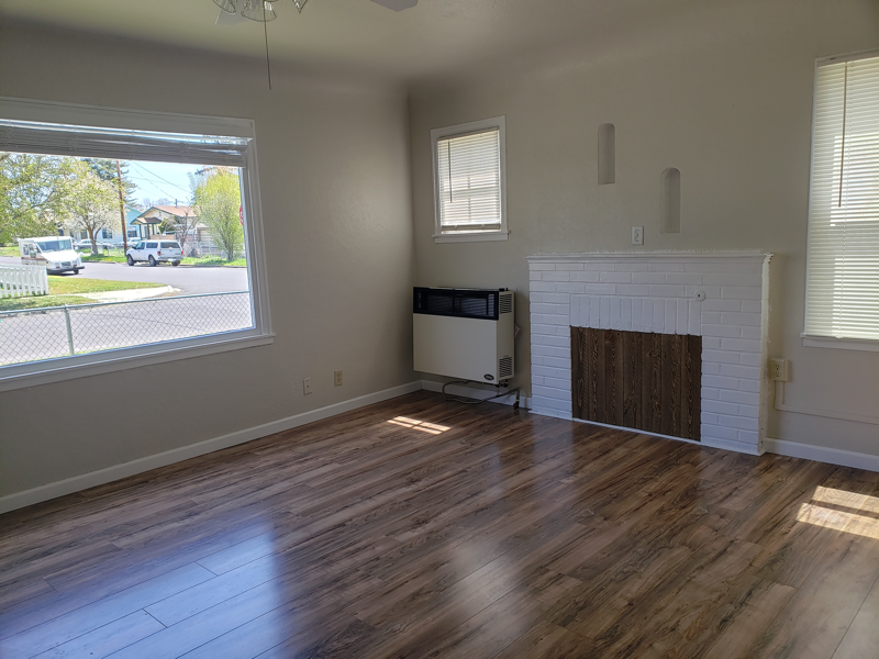 836 Mitchell St - Photo 7 of 15