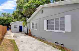 925 17th St S #B - Photo 1 of 1