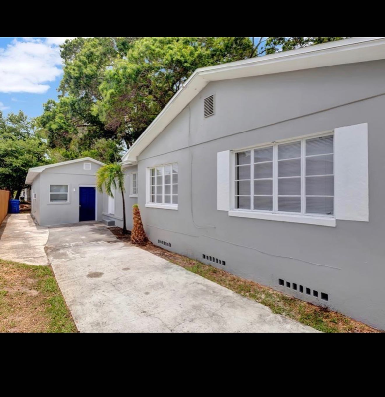 925 17th St S #B - Photo 2 of 9