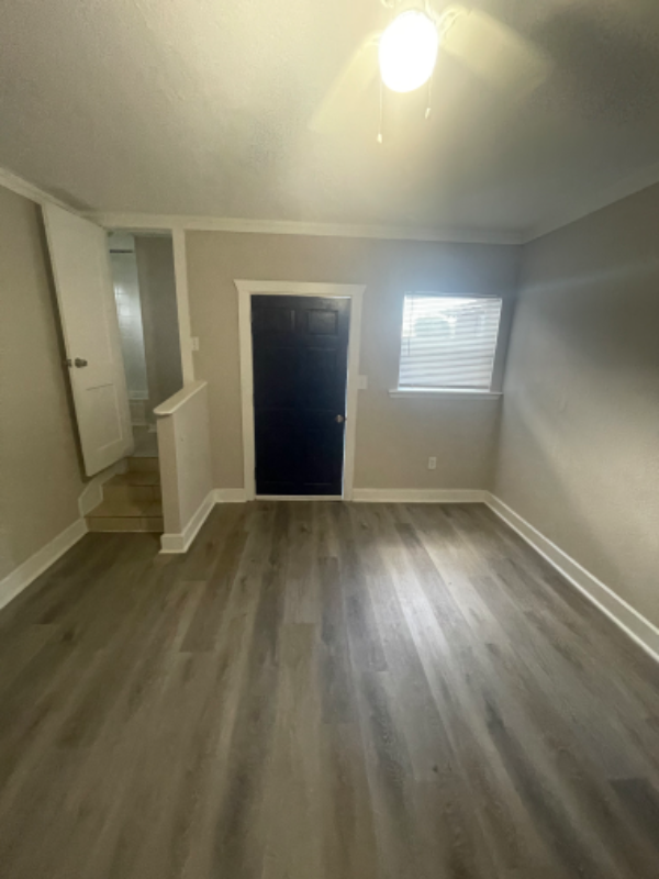 925 17th St S #B - Photo 3 of 9