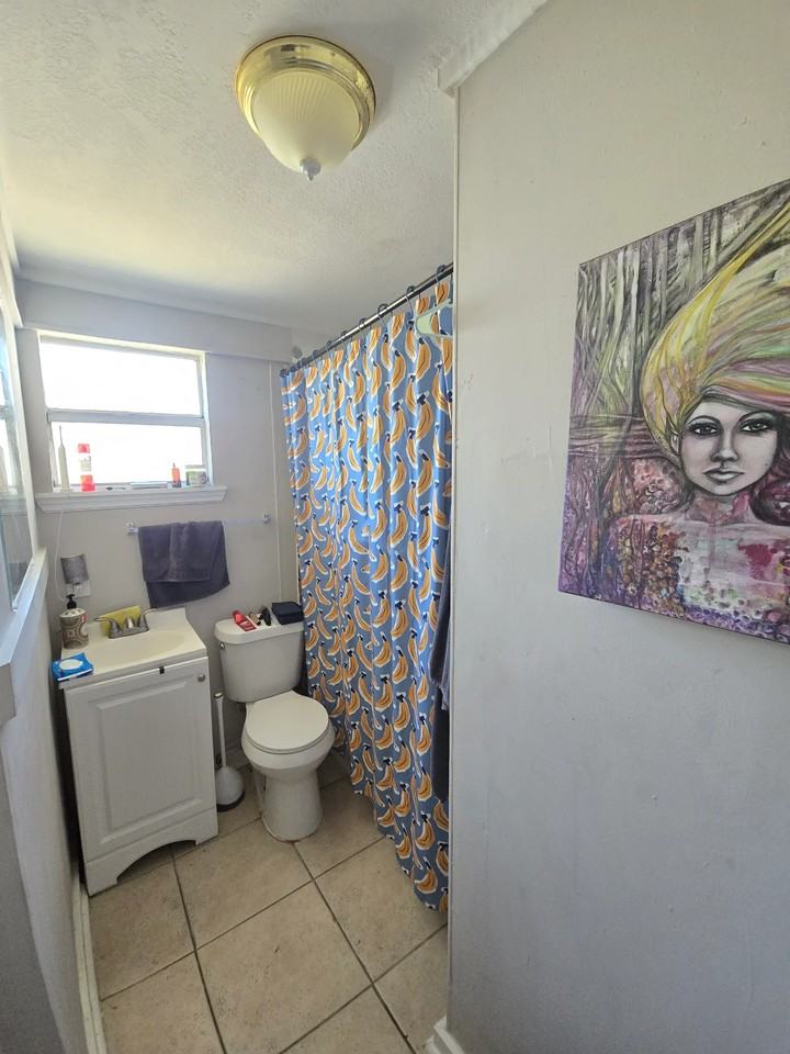 925 17th St S #B - Photo 7 of 9