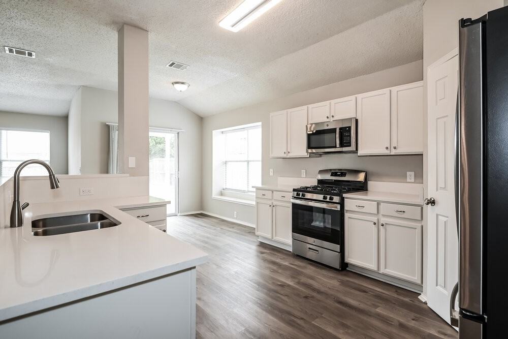 6730 Meadowcrest Dr - Photo 7 of 16