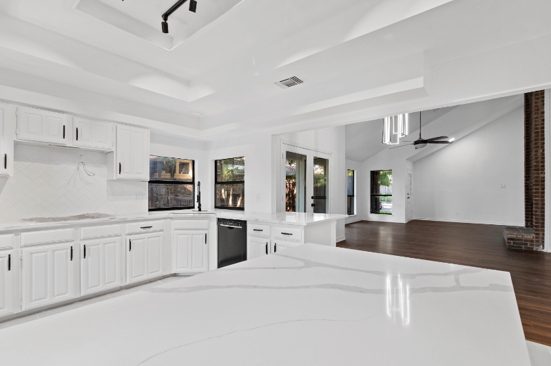 18904 Whitewater Ln - Photo 4 of 19