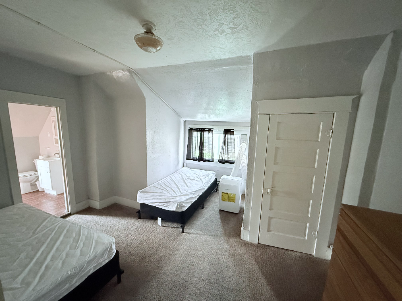 122 4th St #122 - Photo 4 of 10