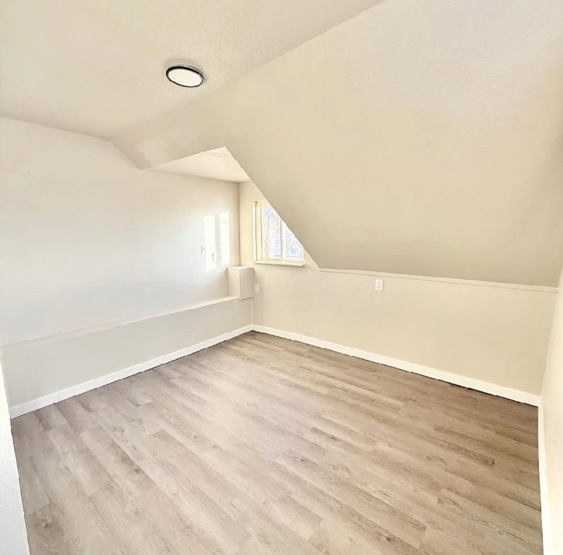 608 Bay State Ave - Photo 2 of 4