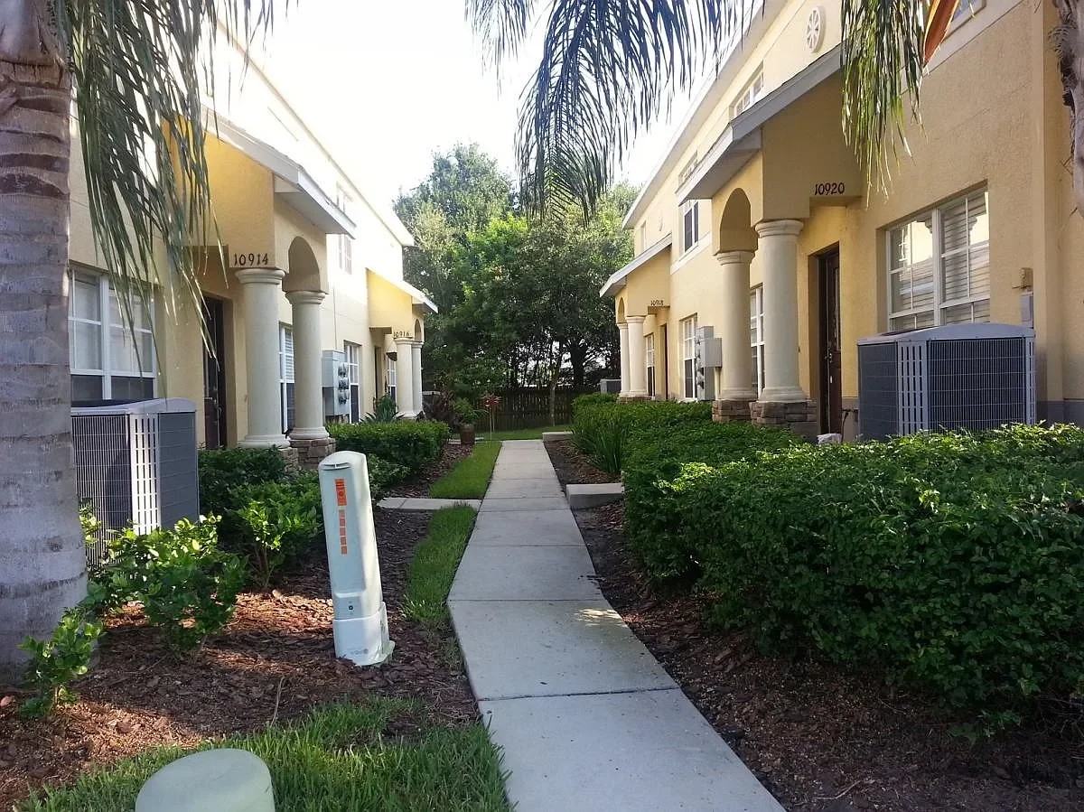 10916 Brickside Ct - Photo 5 of 15