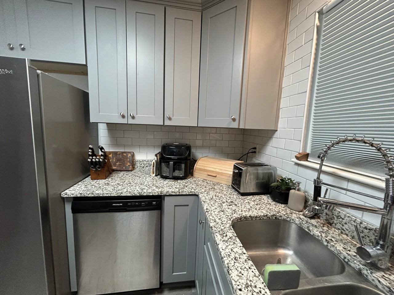 911 Sherman Ln - Photo 6 of 7