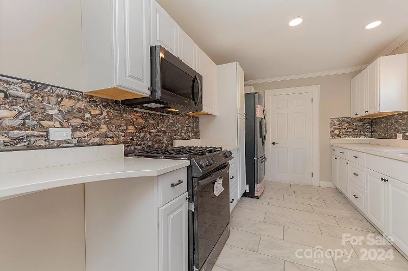 1317 W 4th St - Photo 5 of 14