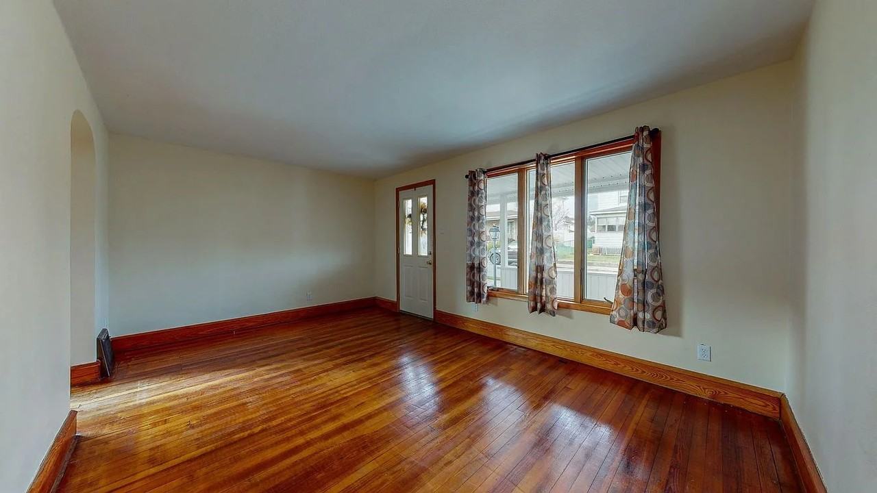 20 Oak St - Photo 4 of 6