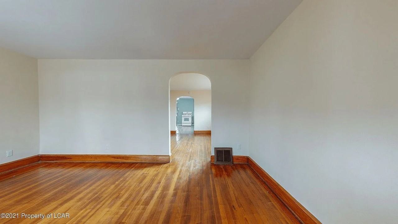 20 Oak St - Photo 5 of 6