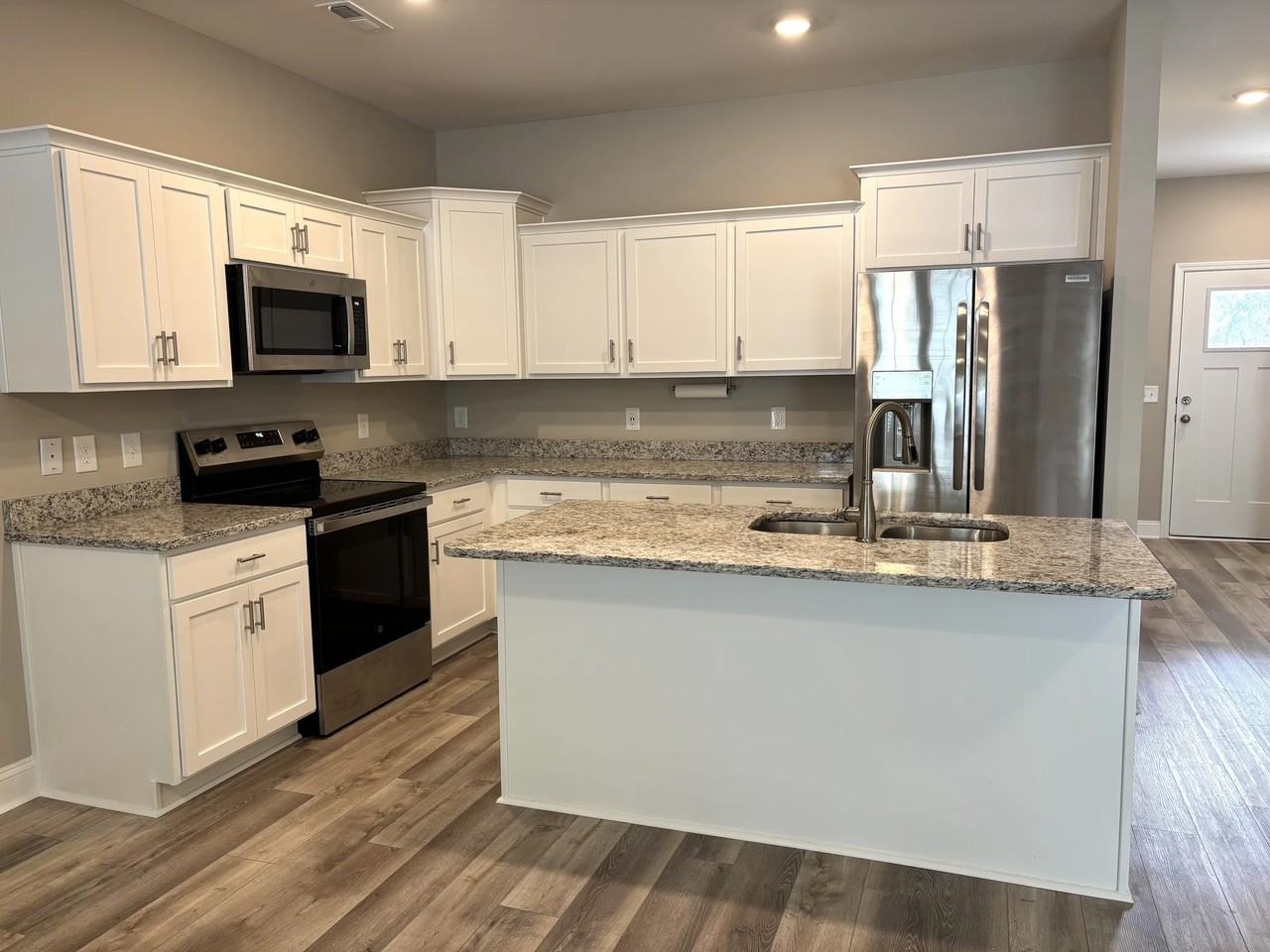 178 Coastline Cir - Photo 3 of 16