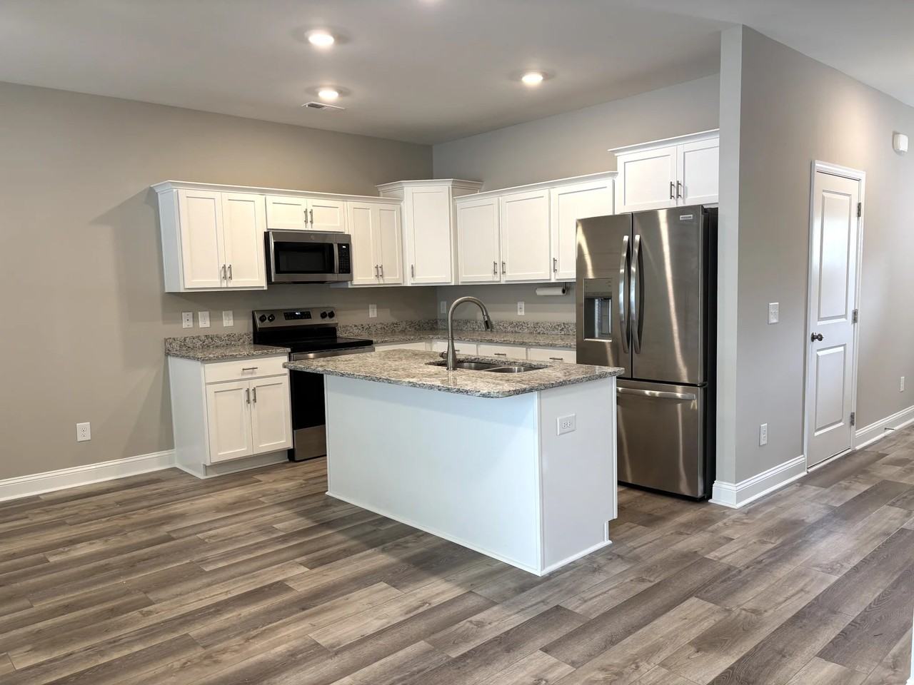 178 Coastline Cir - Photo 4 of 16