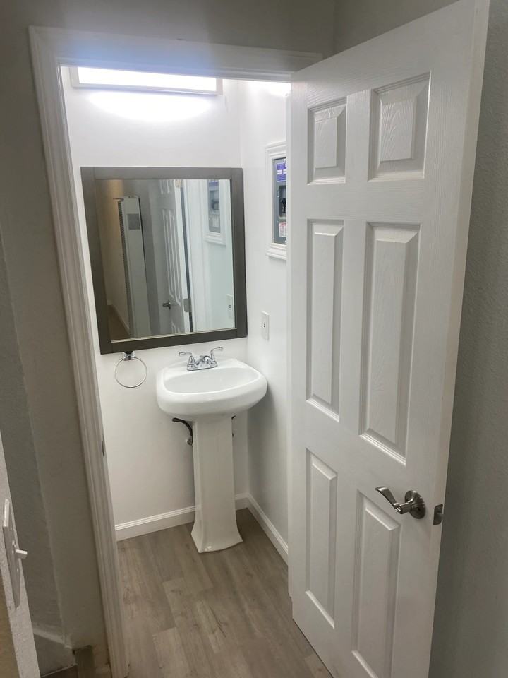 2204 E 24th St - Photo 6 of 12