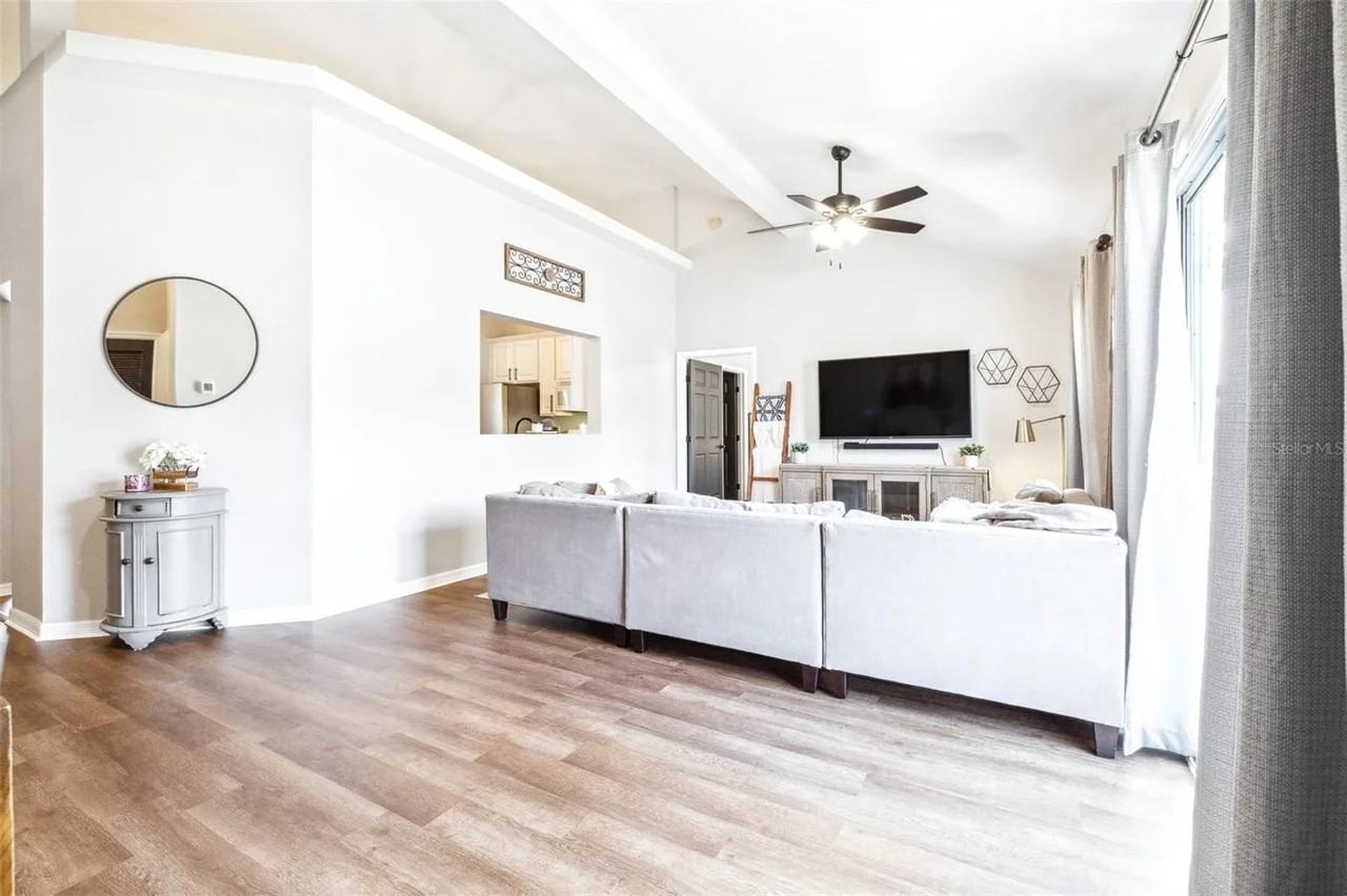 227 Madalyn Ct - Photo 4 of 10