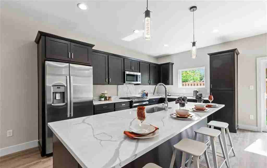 2732 59th St - Photo 5 of 18