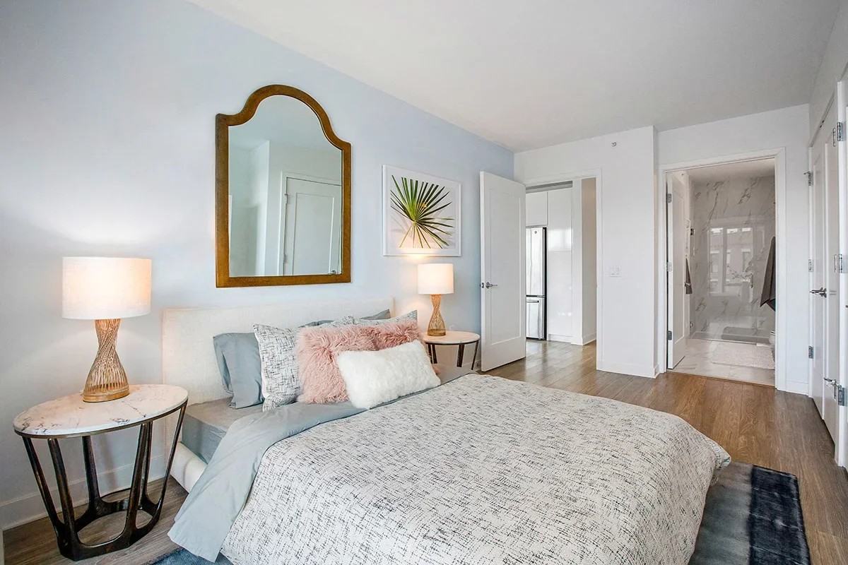 2418 N Halsted St - Photo 2 of 14