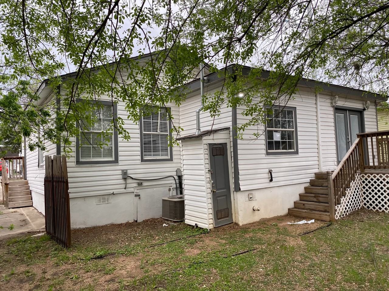 2118 Burnet St - Photo 2 of 16