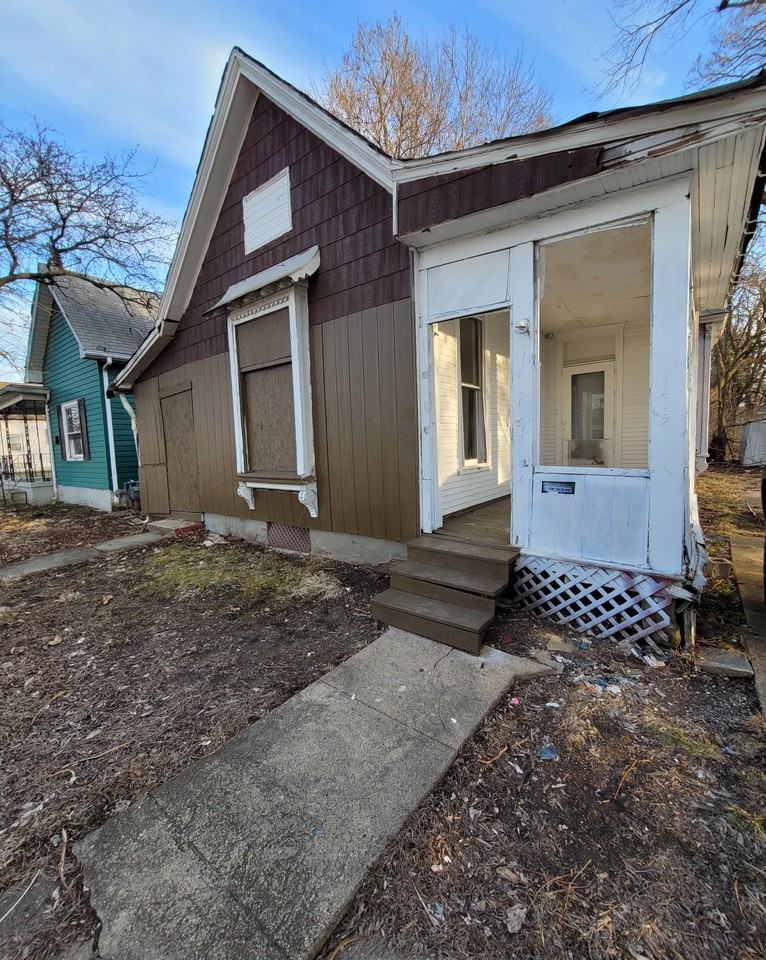 1419 E N St - Photo 2 of 20