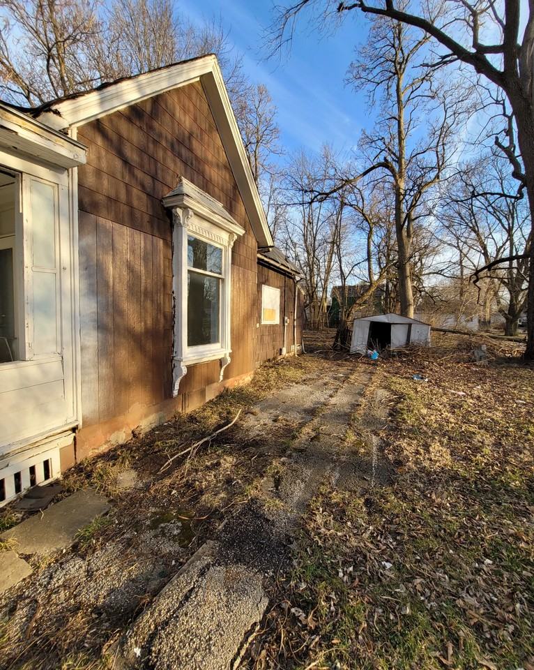 1419 E N St - Photo 3 of 20